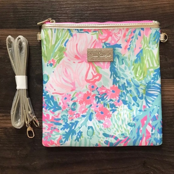 Lilly Pulitzer Handbags - ❣️SOLD❣️Lilly Pulitzer Crossbody Bag